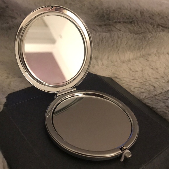 NWT MONET Rhinestone Compact - Picture 2 of 3